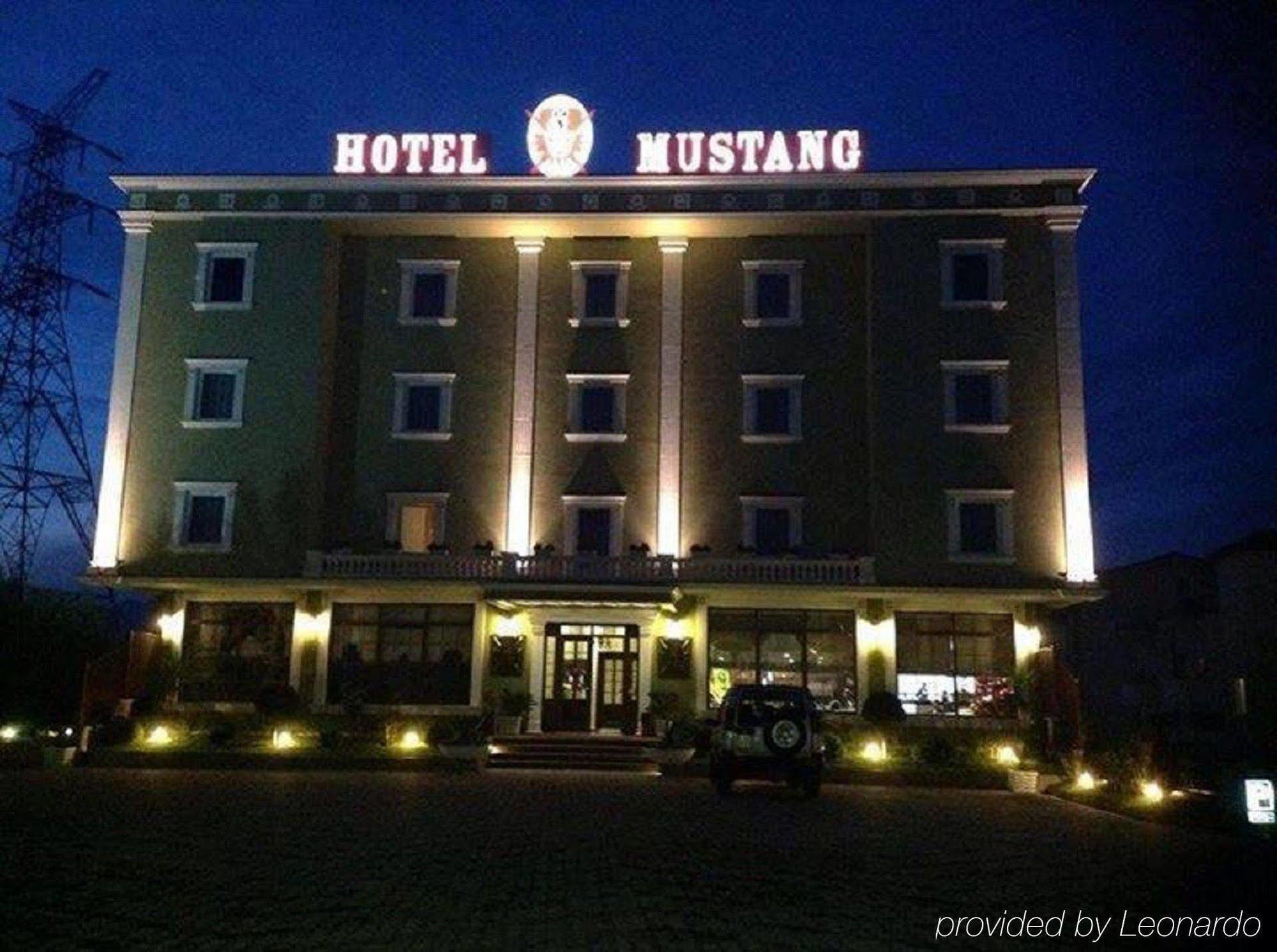 Hotel Mustang Vasqarr Exterior photo