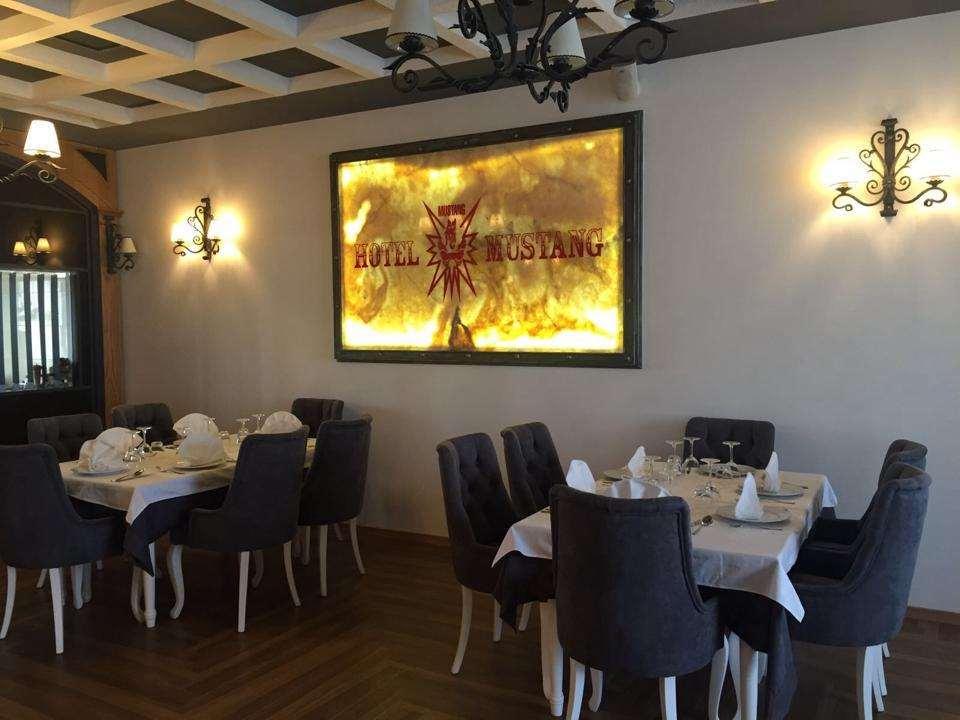 Hotel Mustang Vasqarr Restaurant photo